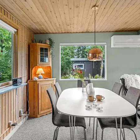 Thorine - 800m From The Sea By Interhome